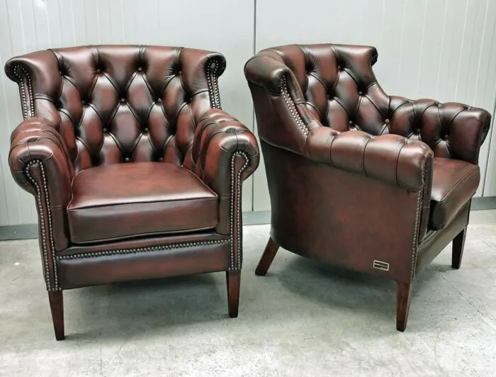 Chromatisch schuld Precies Set van 2 compacte Chesterfield stoelen antiek bruin, English Decorations