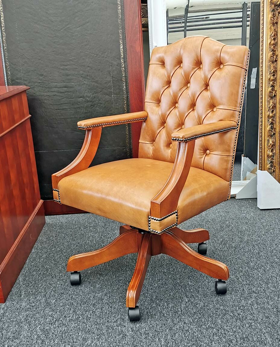 Gainsborough swivel chair old English Leather English Decorations