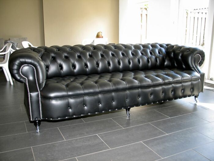 Black Victoria Chesterfield bank, English Decorations