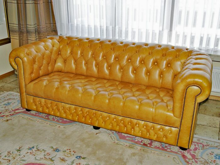 Buckingham Chesterfield sofa ganz geknöpft