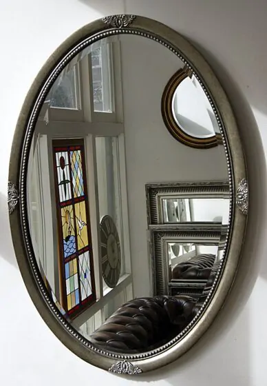 Ovaler Spiegel mit Metall- und Eschenbasis Hergestellt in Italien