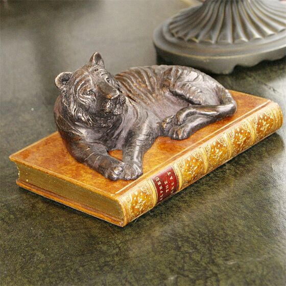 Tiger on book paperweight ED-B0550
