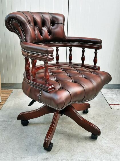 Klassieke  engelse bureaustoel Captains chair antique brown