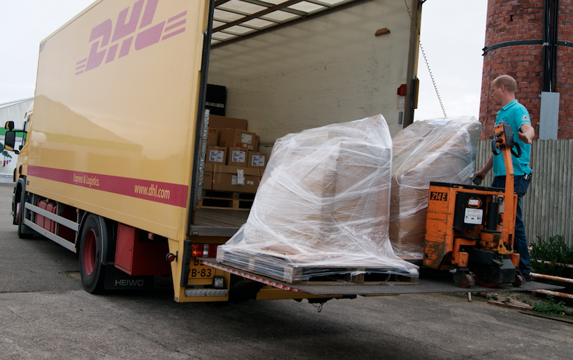 Unsere Chesterfield-Stühle sind sicher für den Versand verpackt 2 Chesterfield-Sessel für Österreich