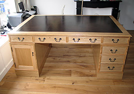 Licht eiken bureau