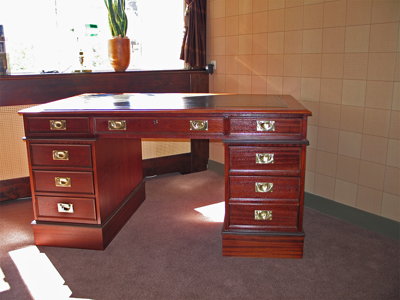 Typical English Decorations, La meilleure qualité de meubles