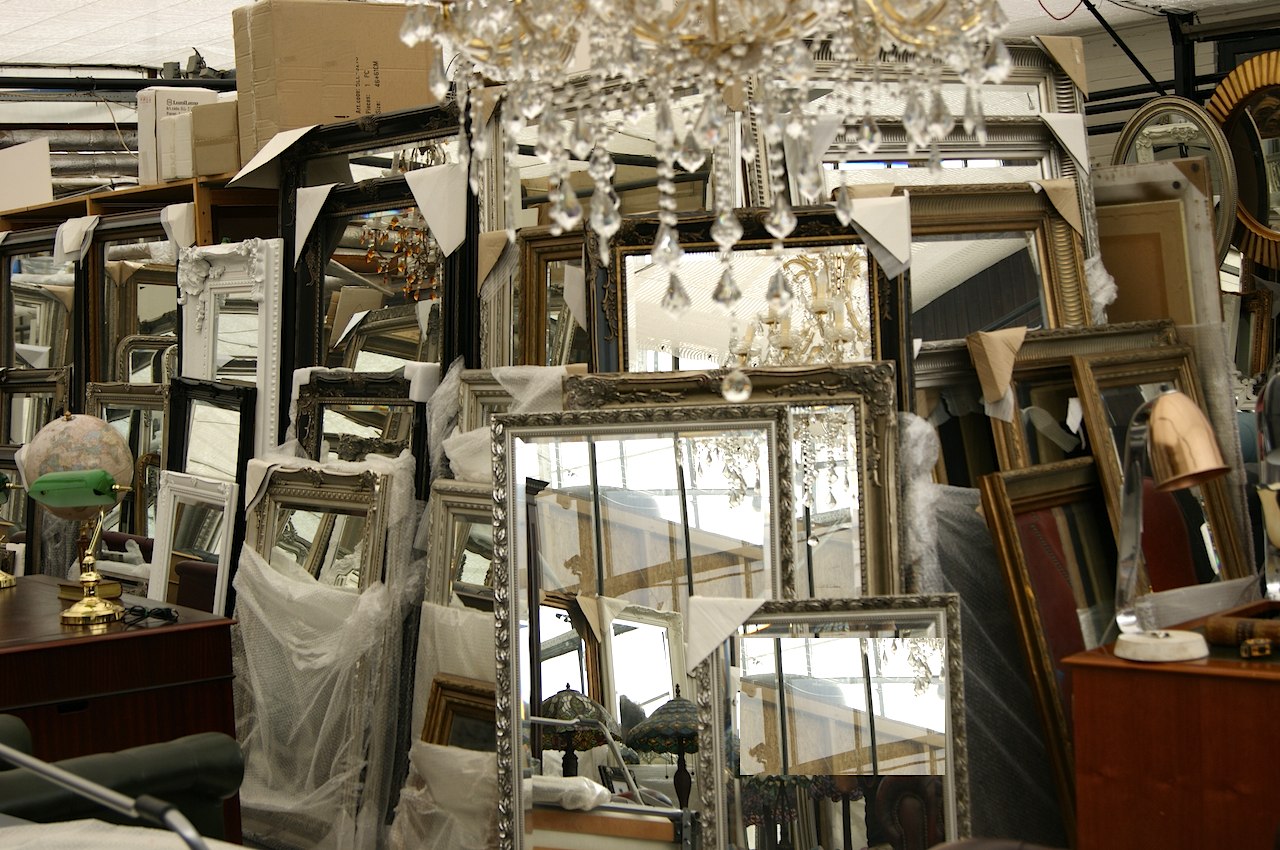 mirrors showroom Banner