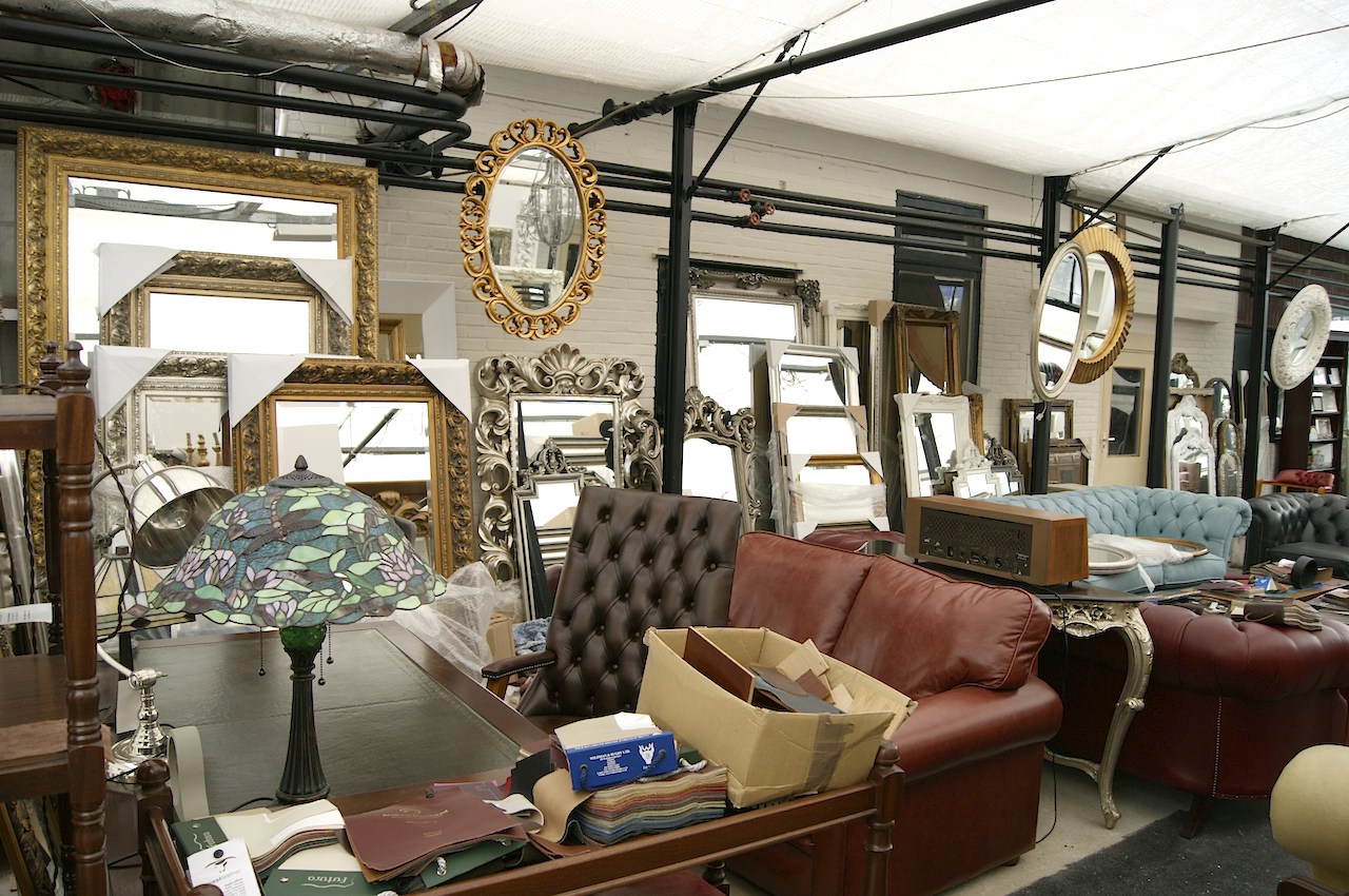 mirrors showroom Banner