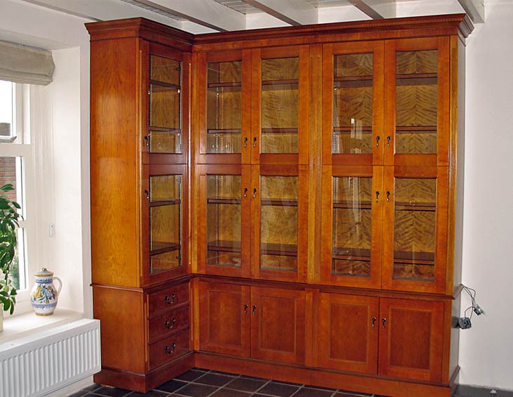 kersen hoekkast glas deuren